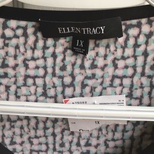 Weekend Clean Out Sale! Blouse 👚